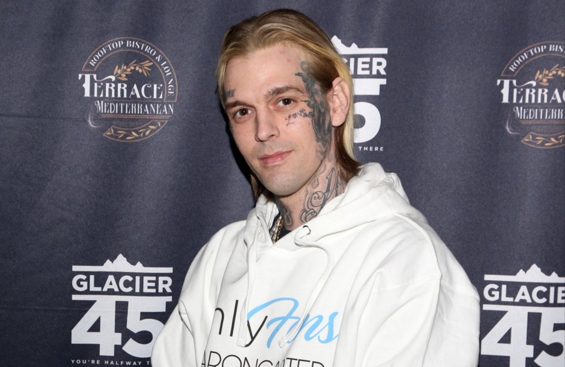 Aplazan publicación de memorias de Aaron Carter