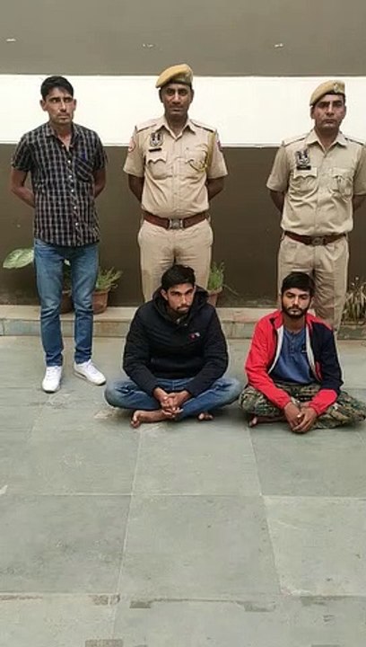 प्रोपर्टी डीलर की लाठी डंडों से ताबड़तोड़ वार कर हत्या करने वाले दो बदमाश चढ़े पुलिस के हत्थे
