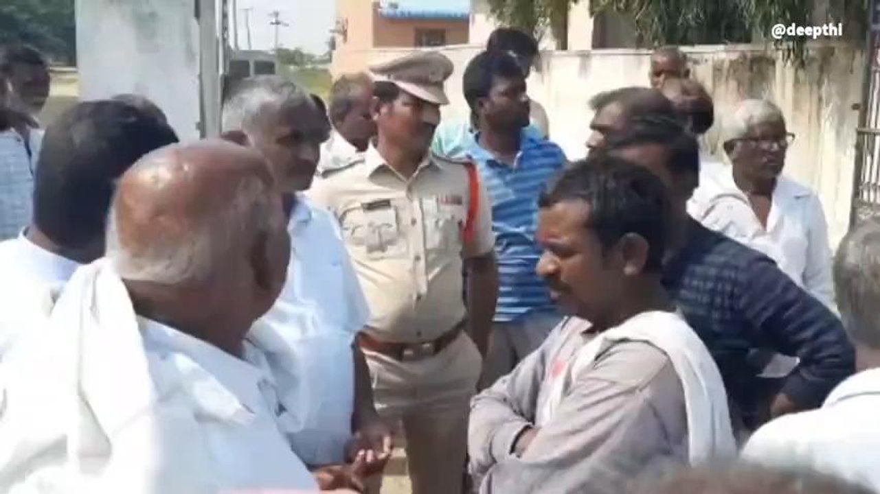 సిరిసిల్ల: జిల్లాలో రోడ్డెక్కిన అన్నదాతలు