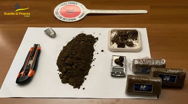 Chieti - Spaccio di droga: arrestato commerciante, nei guai anche la compagna (14.11.22)