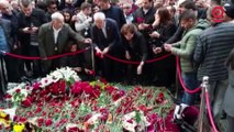 Canan Kaftancıoğlu, yaşamını yitirenler anısına karanfil bıraktı: 'Terörü lanetlemek için geldik'