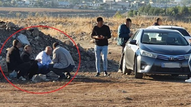 OTOMOBİLDE, BAŞKA BİR ARAÇTAN AÇILAN ATEŞTE YAŞAMINI YİTİRDİ