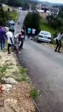 Des pros du remorquage de voiture.. .enfin presque