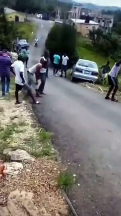 Des pros du remorquage de voiture.. .enfin presque