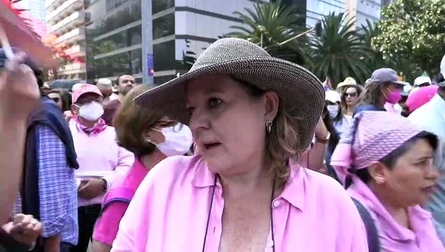 Decenas de miles protestaron en México contra reforma electoral de López Obrador