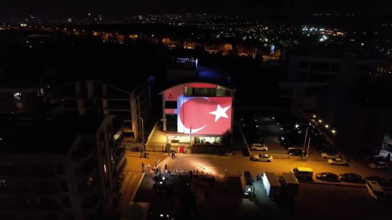 Deva Partisi Genel Merkezi'ne "Hemen Demokrasi" Mesajı Yansıtıldı