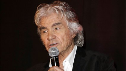 GALA VIDÉO - Daniel Guichard inquiet pour l’avenir : “Je me suis inscrit à un club de tir”