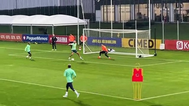 Primeiro treino da Seleção antes da Copa tem golaço de letra de Pedro