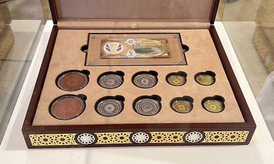 قطر تصدر عملات ورقية ومعدنية تذكارية لكأس العالم 2022