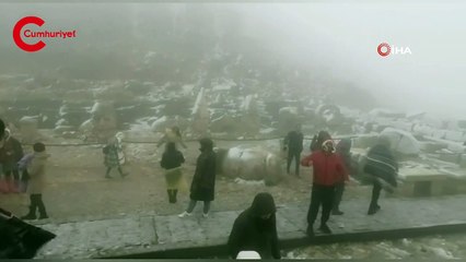 Nemrut’ta turistlere kar sürprizi