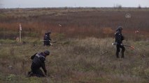Rus güçlerinin çekildiği Herson bölgesinde mayın temizleme çalışmaları sürüyor