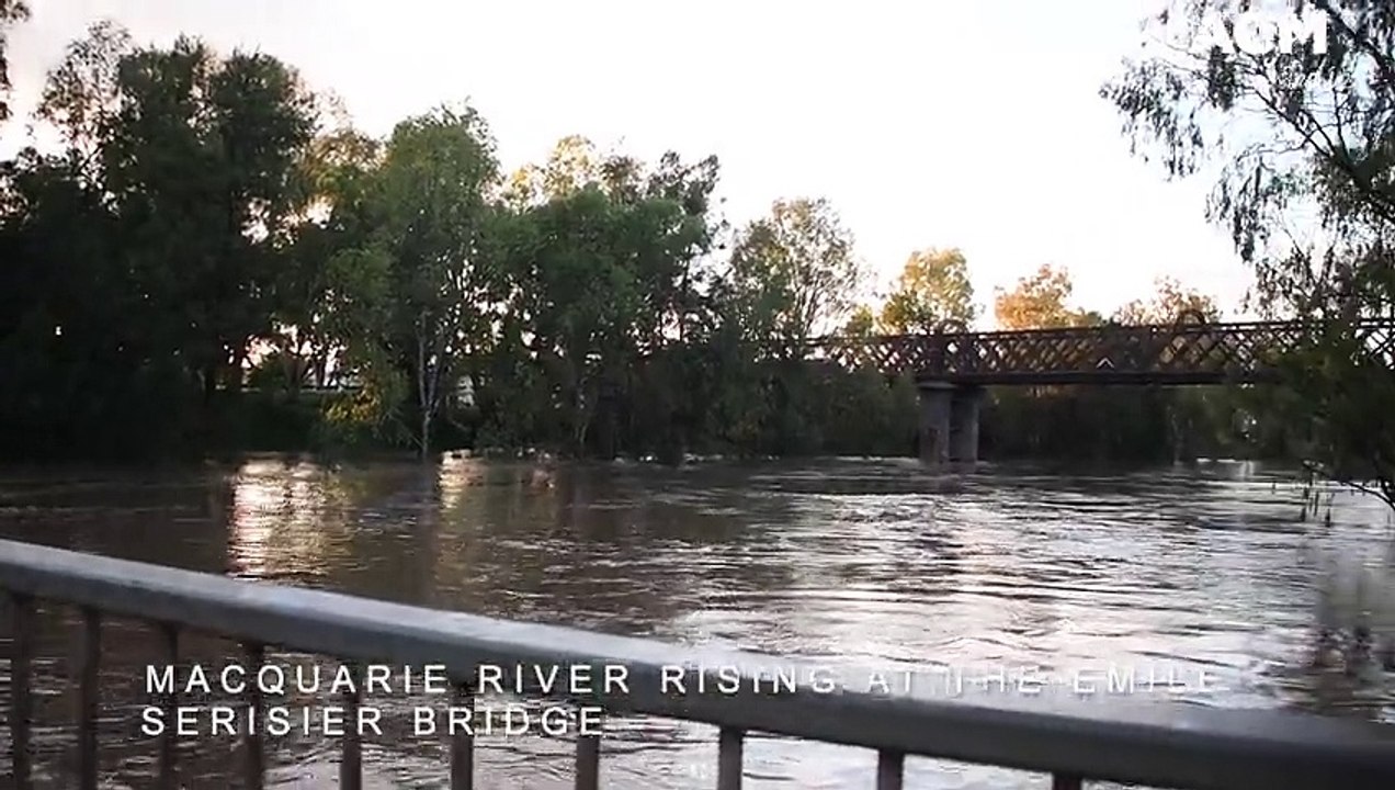 Rising Macquarie River at Serisier Bridge Dubbo