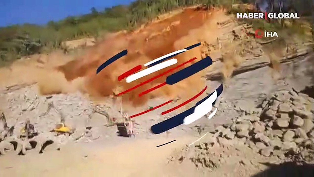Taş ocağındaki toprak kayması kamerada! En az 12 işçi toprak altında kaldı