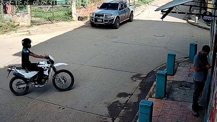 Motociclista asalta a hombre en pulpería en Olancho