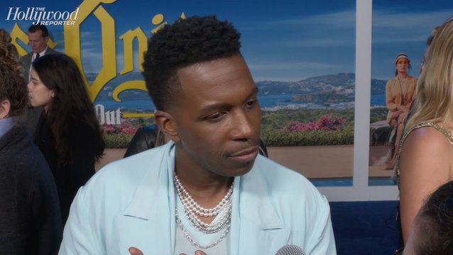 Leslie Odom Jr. on “Joyful, Generous” Energy on ‘Glass Onion: A Knives Out Mystery’ Set and Working With Rian Johnson