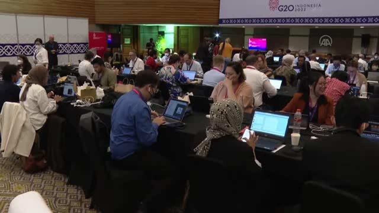 Basın mensupları Bali'deki G20 Liderler Zirvesi'ni kendileri için oluşturulan "Medya Merkezi'nden takip ediyor