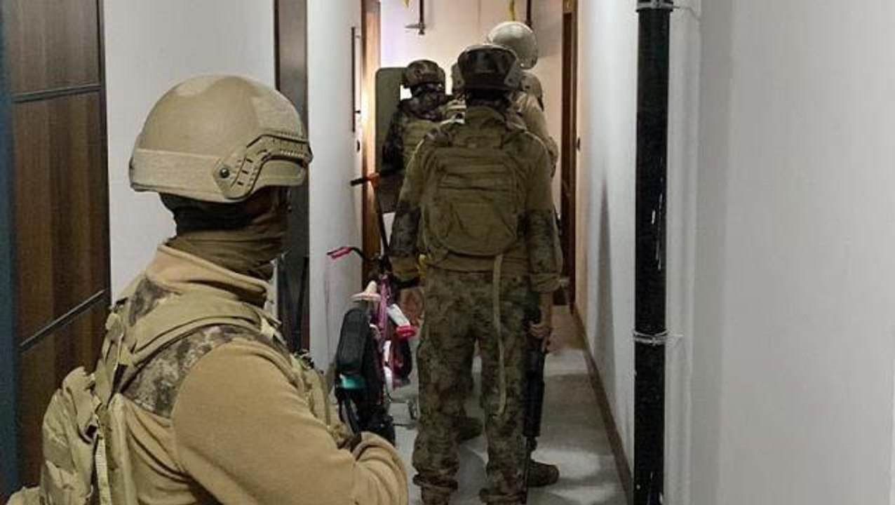 Organize suç örgütü üyelerine şafak baskını! Kendileri polis gibi tanıtıp SGK'yı bile zarara uğratmışlar