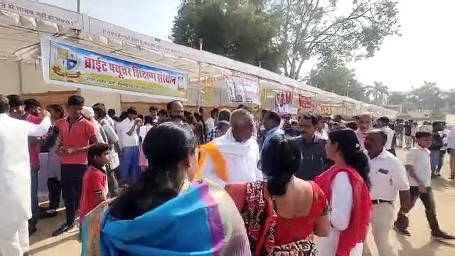 ...और गुजरा वक्त आंखों के सामने आ गया, पुरानी यादों में खो गए ये नेता, आप भी देखिए, आखिर क्या देख लिया इन्होंने....