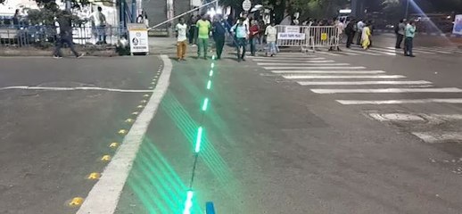 দুর্ঘটনা এড়াতে বিদেশি পদ্ধতি অনুকরণ করে জেব্রা ক্রসিংয়ে লাগানো হচ্ছে এলইডি লাইট