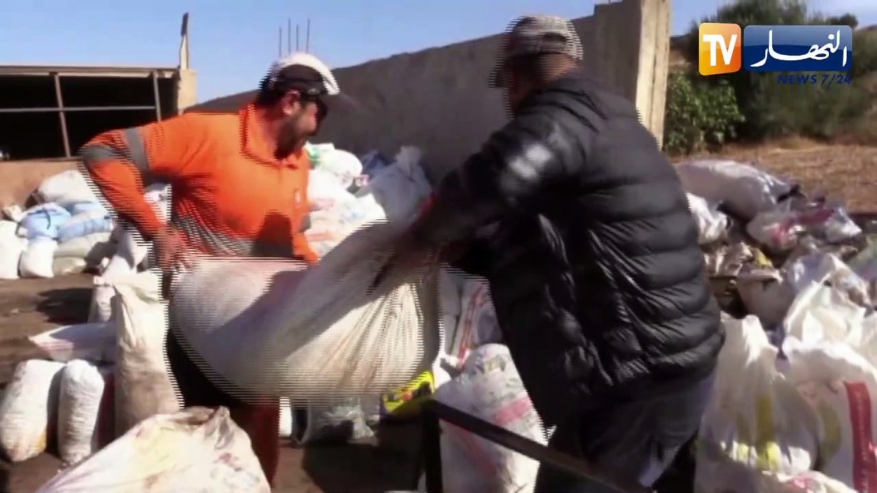 غليزان: سعيد بشاوي.. شاب يطور معصرة تقليدية للر...