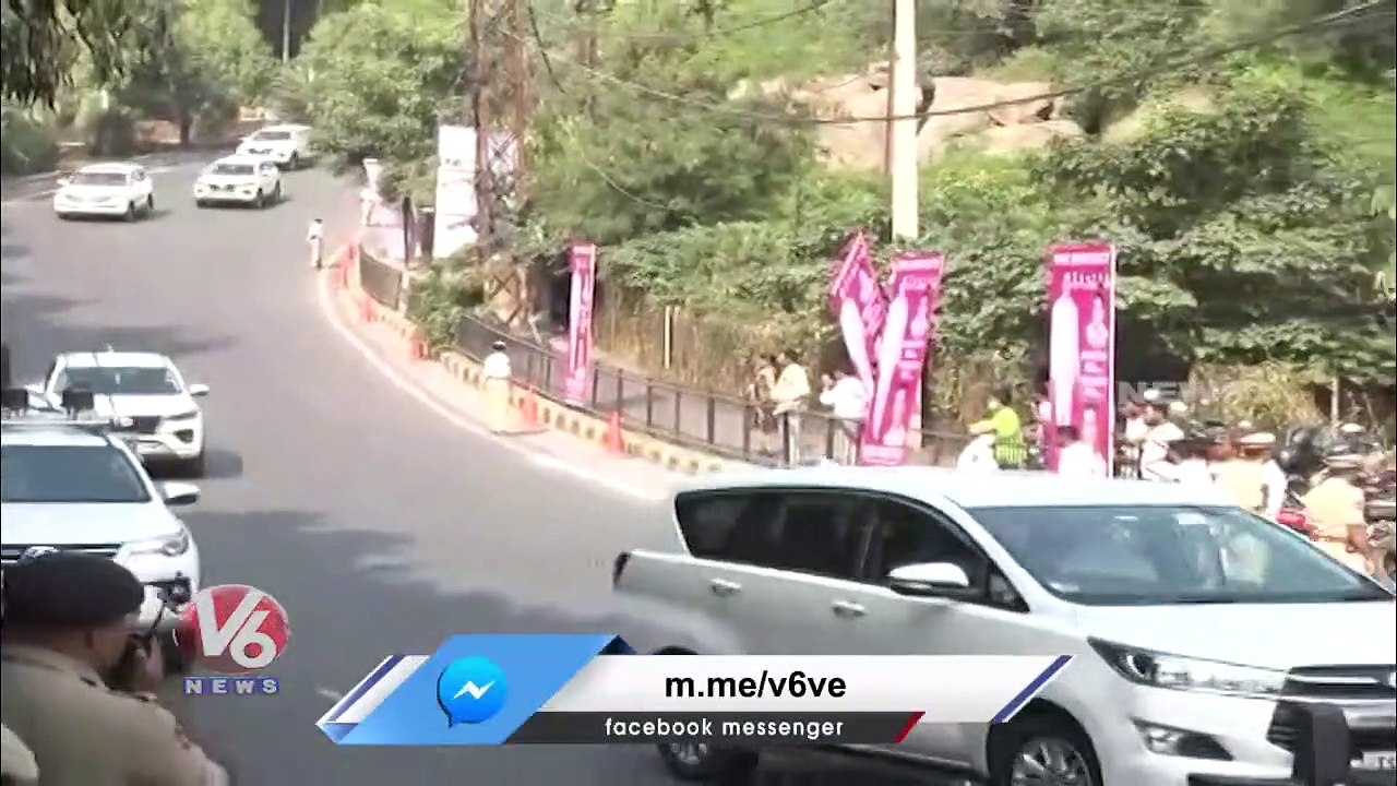 CM KCR Reaches Telangana Bhavan After Pays Tribute To Superstar Krishna | TRS Meeting | V6 News
