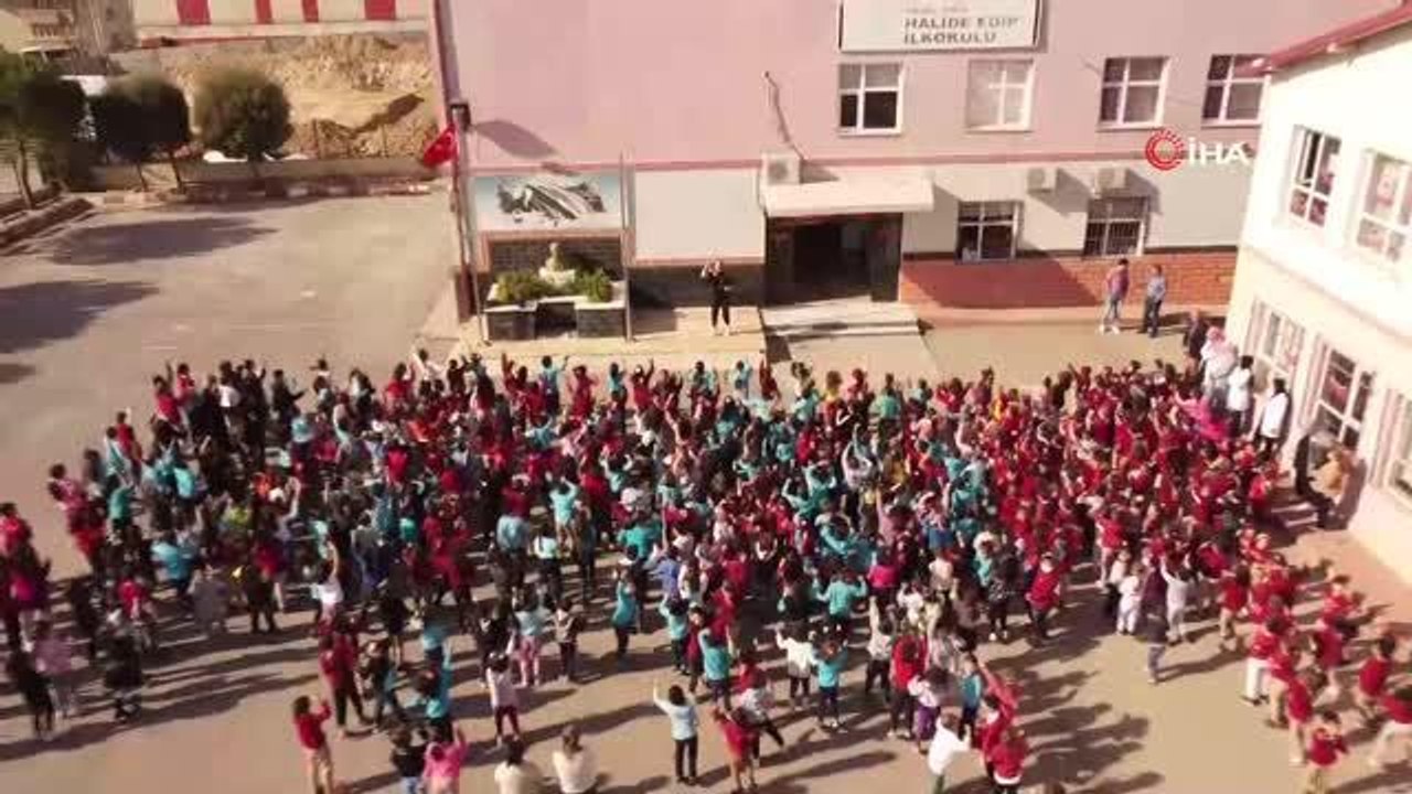 Öğrenciler bu okula geç kalmak istemiyor... İlkokul öğrencilerine okulu sevdiren uygulama