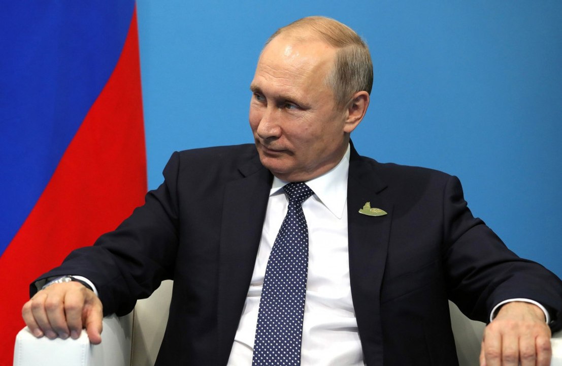 Wladimir Putin mit seltsamen neuen Flecken an seiner Hand gesehen