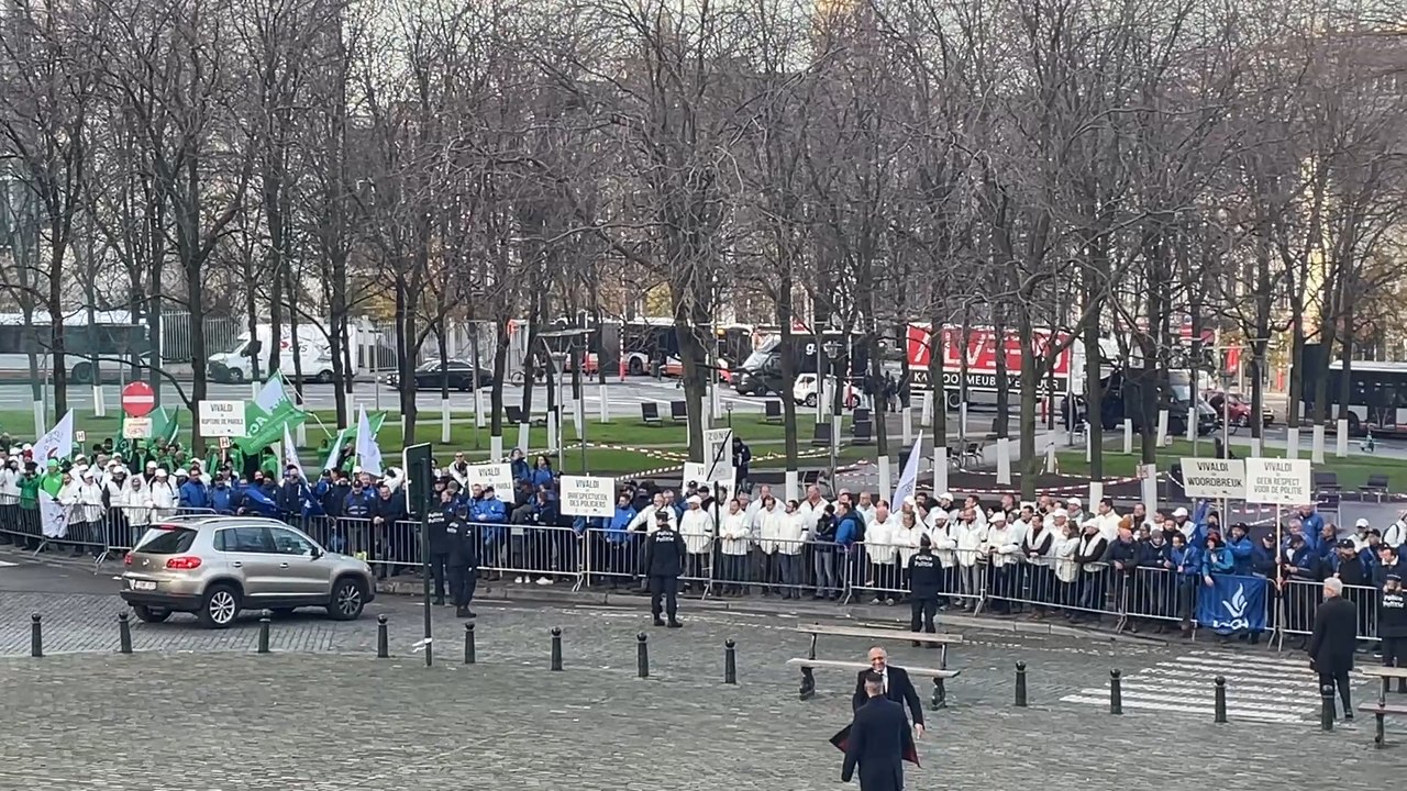 Les syndicats de police manifestent contre le gouvernement lors du Te Deum