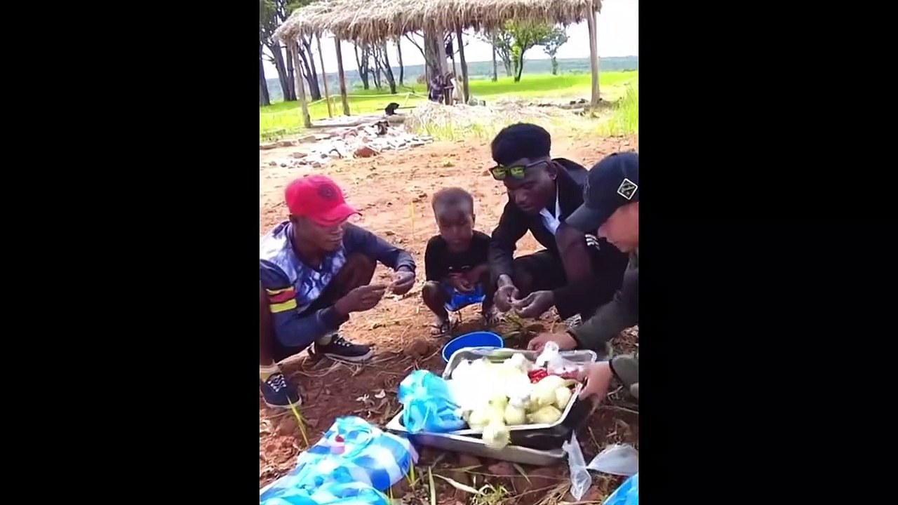 Lôi Con ngày càng hiểu chuyện, tự giác giúp chú Linh nhiều việc