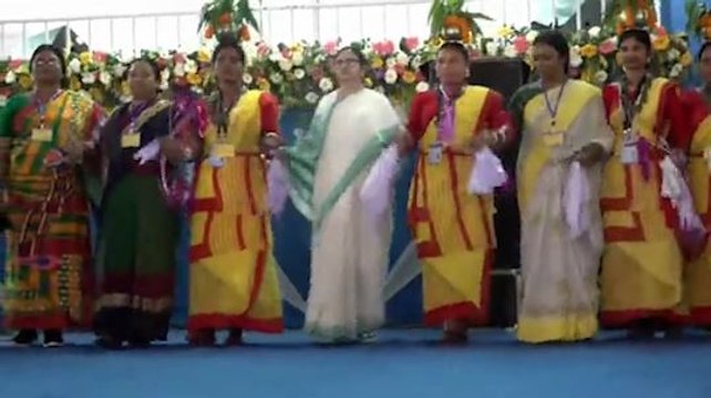 কিছু বিরোধী দল বাংলায় উন্নতি চায় না, বিসর্জন চায়: মমতা বন্দ্যোপাধ্যায় |OneIndia Bengali