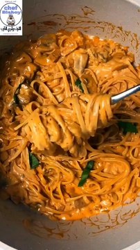 Pink sauce pasta with mushroom..Pâtes sauce rose aux champignons