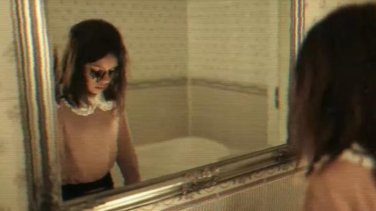 Milk Inside a Bag of Milk Inside a Bag of Milk and Milk Outside a Bag of Milk Outside a Bag of Milk - Tráiler Cinemático