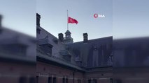 Rotterdam Belediyesi'nden Türkiye'ye anlamlı destekRotterdam'da belediye binasına Türk bayrağı asılarak yarıya indirildi