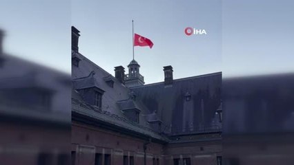 Rotterdam Belediyesi'nden Türkiye'ye anlamlı destekRotterdam'da belediye binasına Türk bayrağı asılarak yarıya indirildi