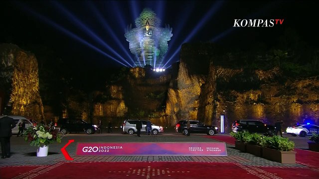 Berbusana Khas Adat Bali, Presiden Jokowi Ditemani Para Menteri di Makan Malam G20