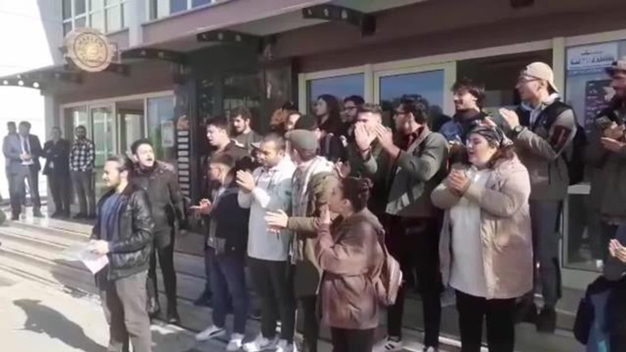Çanakkale Onsekiz Mart Üniversitesi Öğrencilerinden Yemek Protestosu