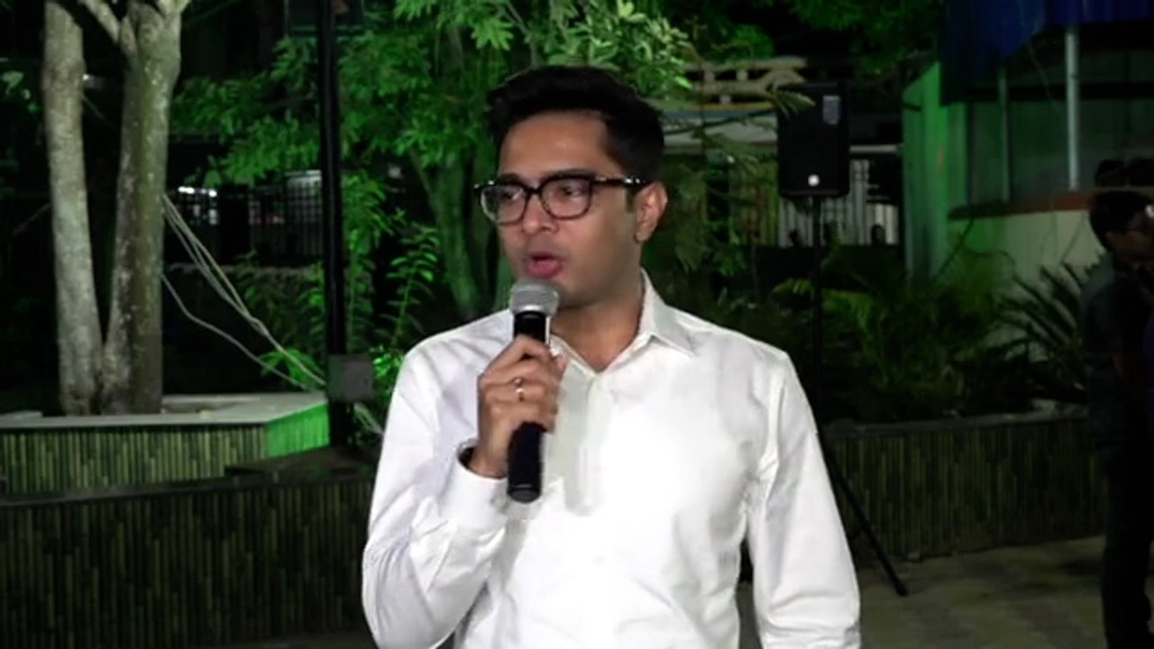 ‘তোর বর কয়লা ভাইপোর চোখ ঠিক হল!’ 'বোন-সম' কাকে লিখেছেন শুভেন্দু!  | Oneindia Bengali