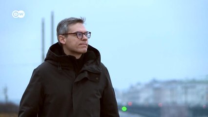 Ученого лишили работы за участие в антивоенной акции - репортаж DW (15.11.2022)