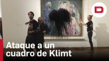 Vándalos ecologistas arrojan petróleo sobre 'Muerte y Vida', de Gustav Klimt