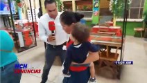 ¡Saltó del carro! Niño escapa de supuestos 