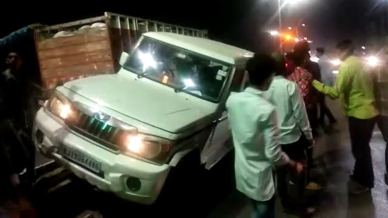Accident : मोपेड को बचाने के प्रयास में डिवाइडर...