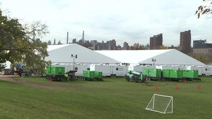 New York'ta acil durum çadırlarında kalan düzensiz göçmenler otele taşınmaya başladı