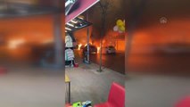 Fatih'te otomobilde çıkan yangın, park halindeki 4 araca sıçradı