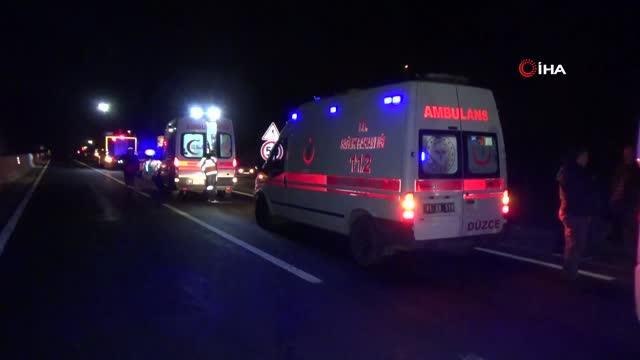 Bolu Dağı çıkışında otomobil tıra arkadan çarptı: 1'i ağır 2 yaralı