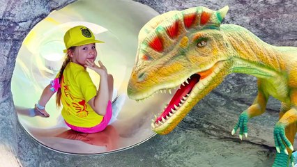 Diana and Roma play outdoors / best parks for kids