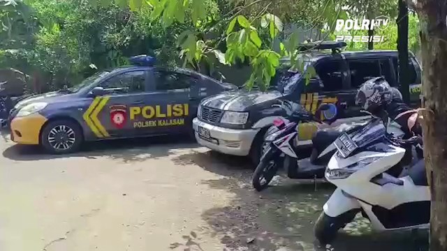 Polsek Kalasan Polresta Sleman, Laksanakan Bakti Sosial Dengan Laksanakan Kerja Bakti Memasang Genteng Rumah Warga