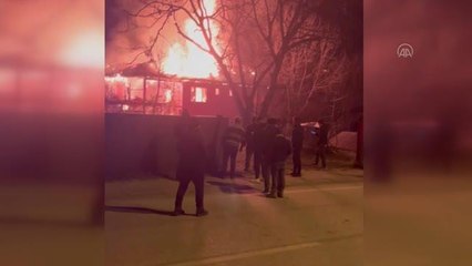 Yangında 2 katlı ev kullanılamaz hale geldi