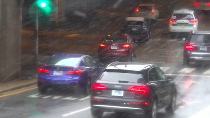 Chicago commuters deal with snowy traffic problems