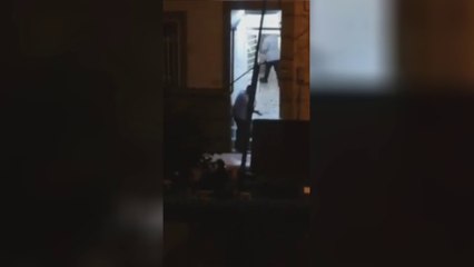 فيديو متداول لقوات الأمن الإيرانية وهي  تحاول اعتقال محتجين بمنطقةنارمك شمال شرق طهران   #العربية