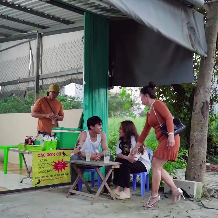 Mẹ cấm con gái quen bạn trai xăm trổ đến khi gặp chuyện thì muối mặt